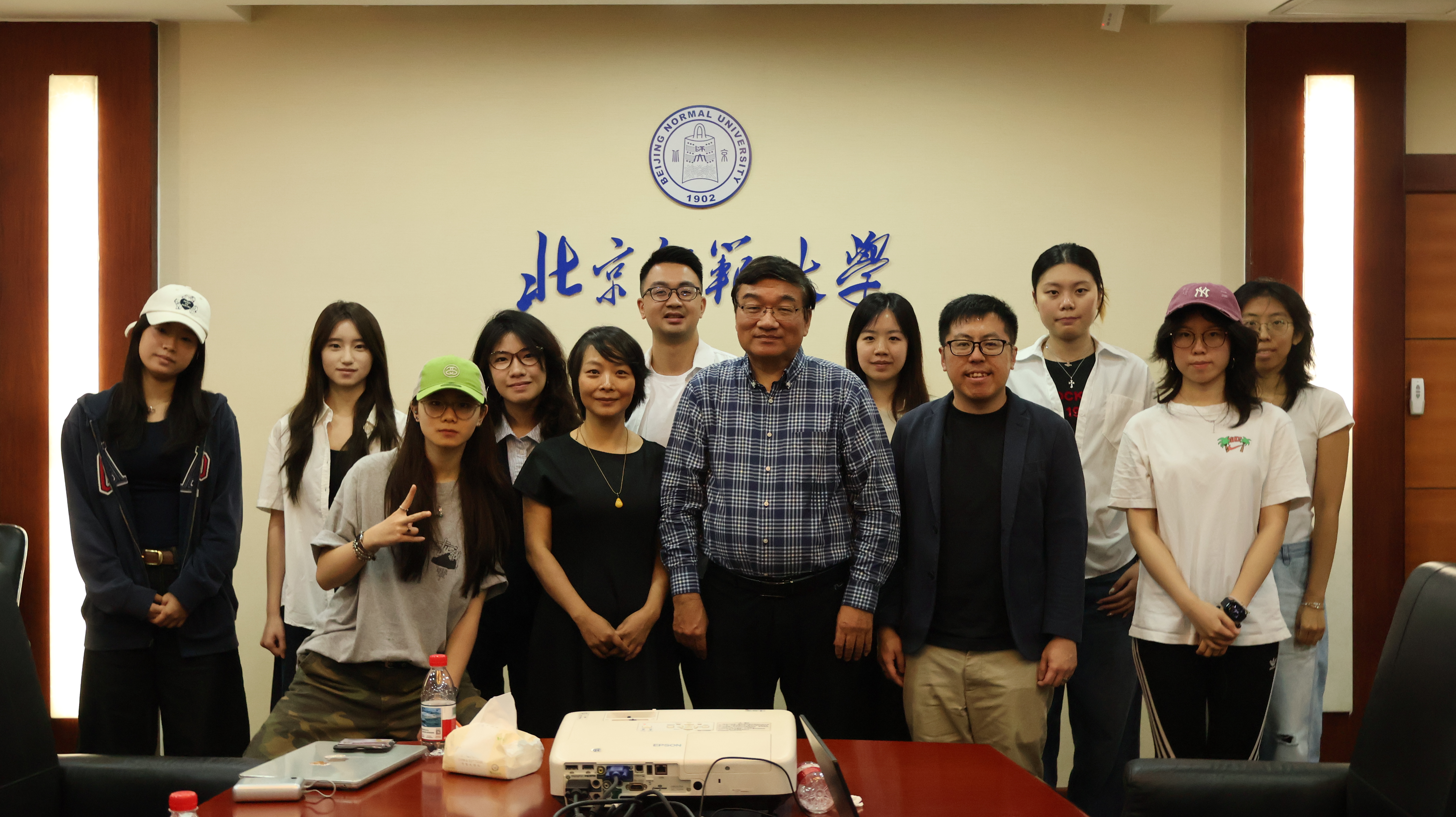 7ff1ece9bb458b954376e571f3727035.jpg